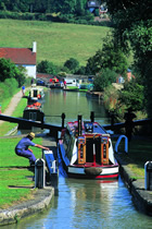 boating vacation and rental on UK canals and rivers